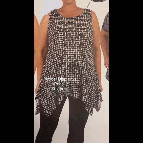📦 Full Figure Sleeveless Sharkbite Tunic - Picture 4 of 6